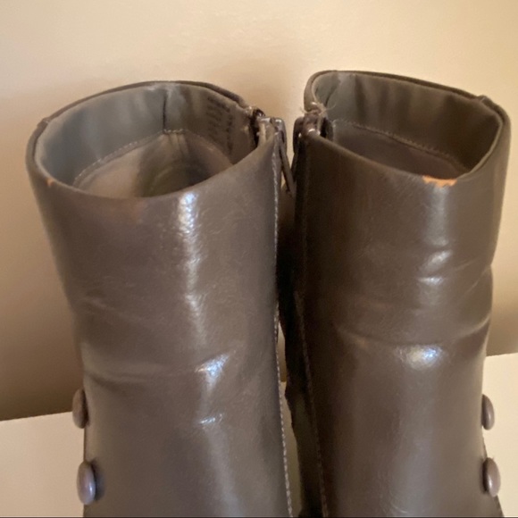 Fioni olive green button detail bootie - Picture 7 of 16